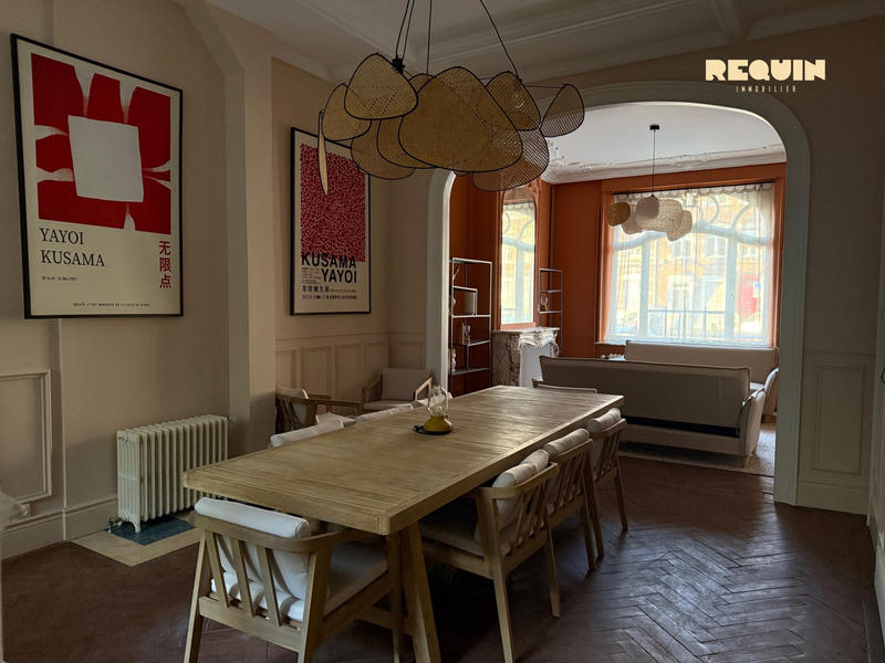 Maison - 230 m² - 9 pièces