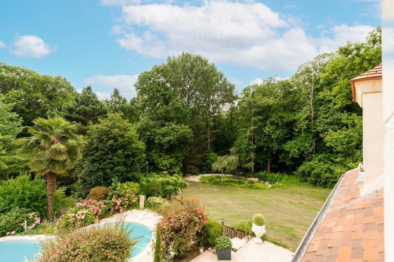 Demeure - 250 m² - 10 pièces