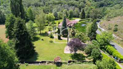 Maison - 279 m² - 9 pièces