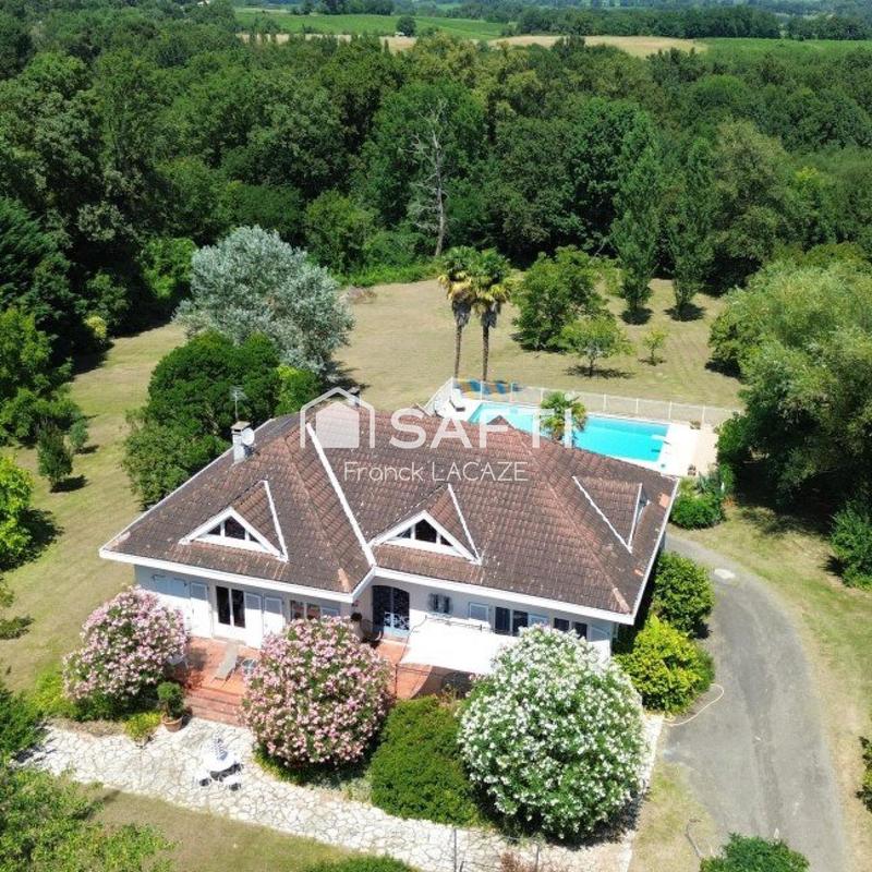 Maison - 300 m² - 11 pièces