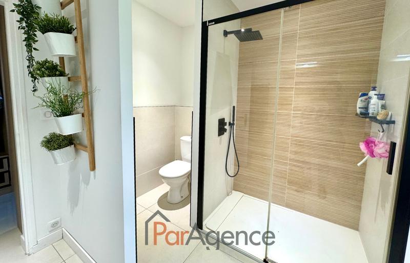 Maison - 290 m² - 9 pièces