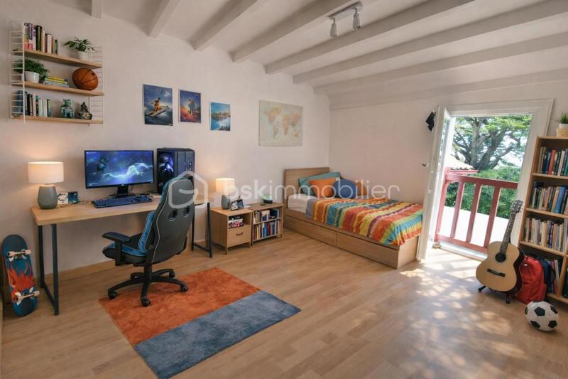 Maison - 215 m² - 7 pièces