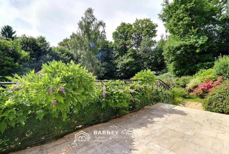 Maison - 215 m² - 7 pièces