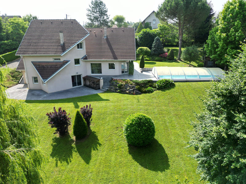 Maison - 185 m² - 8 pièces