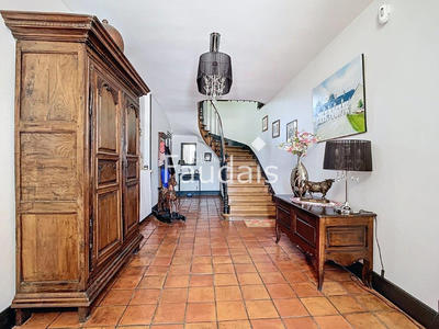 Propriété - 300 m² - 25 pièces