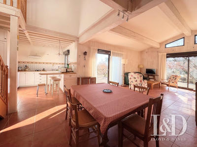 Maison - 137 m² - 6 pièces