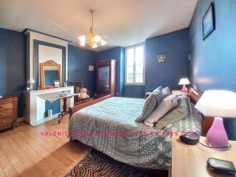 Demeure - 234 m² - 8 pièces