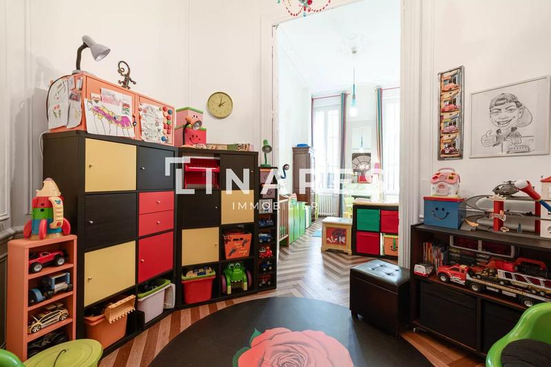 Appartement - 211 m² - 5 pièces