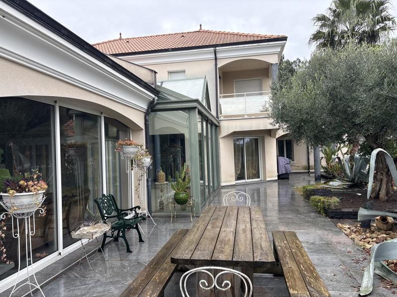 Demeure - 280 m² - 7 pièces