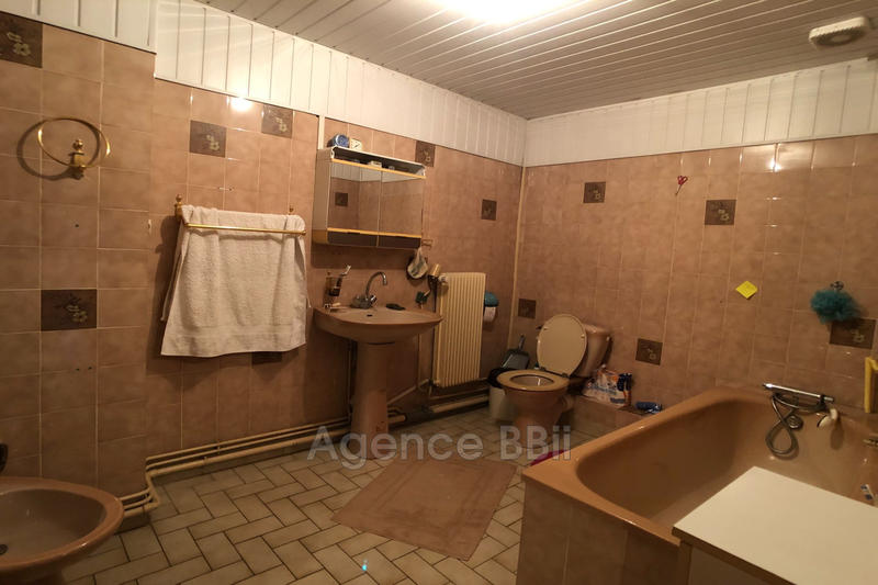 Maison - 241 m² - 12 pièces