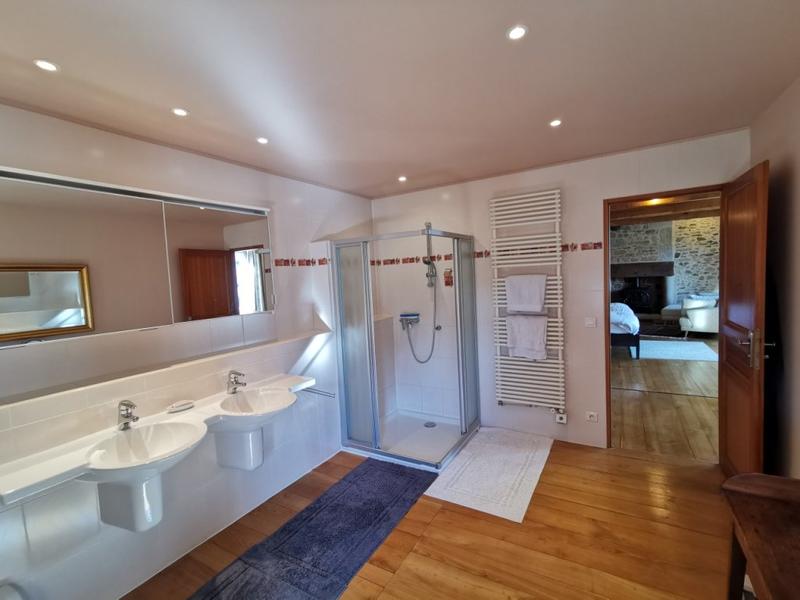 Maison - 590 m² - 16 pièces