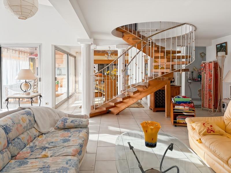 Maison - 263 m² - 6 pièces