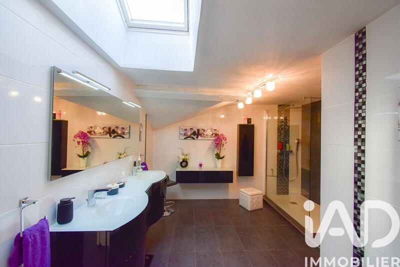 Maison - 143 m² - 9 pièces