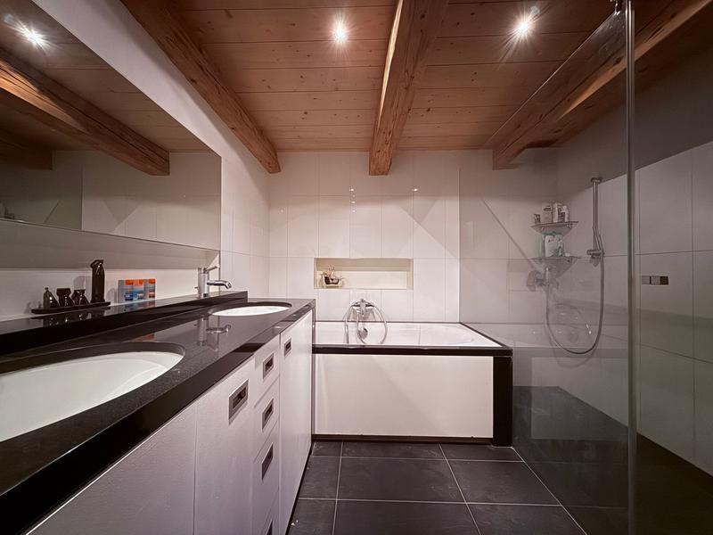 Maison - 203 m² - 8 pièces