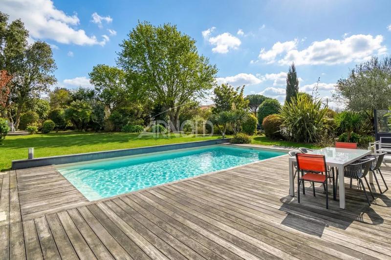 Maison - 191 m² - 8 pièces