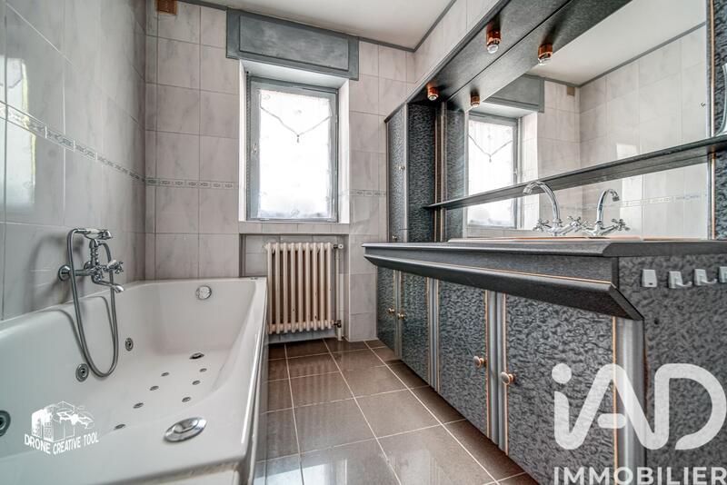 Maison - 260 m² - 10 pièces