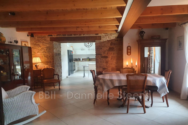 Maison - 200 m² - 2 pièces