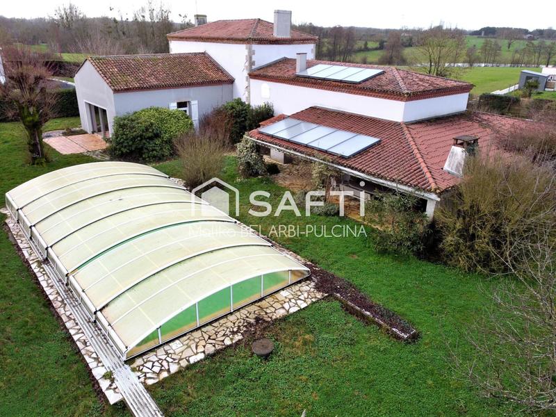 Maison - 201 m² - 7 pièces