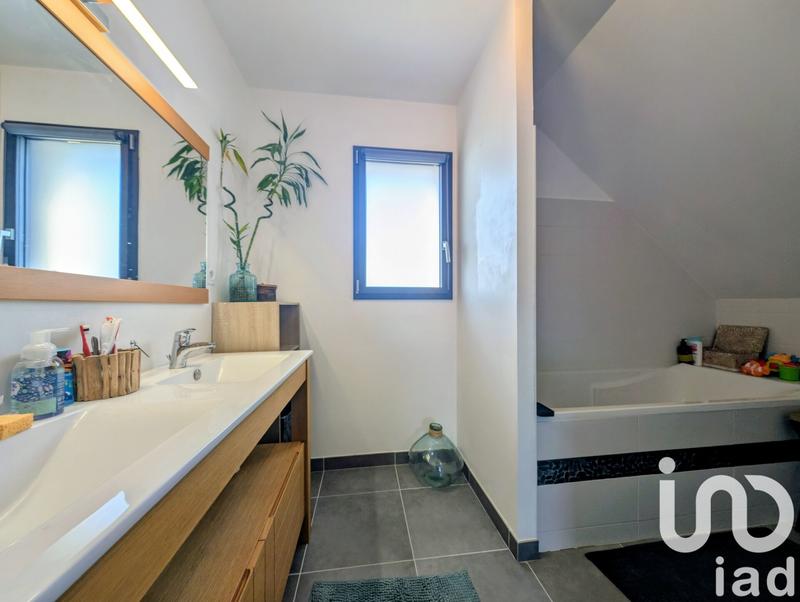 Maison - 97 m² - 5 pièces