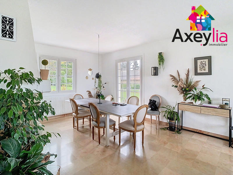 Maison - 214 m² - 8 pièces