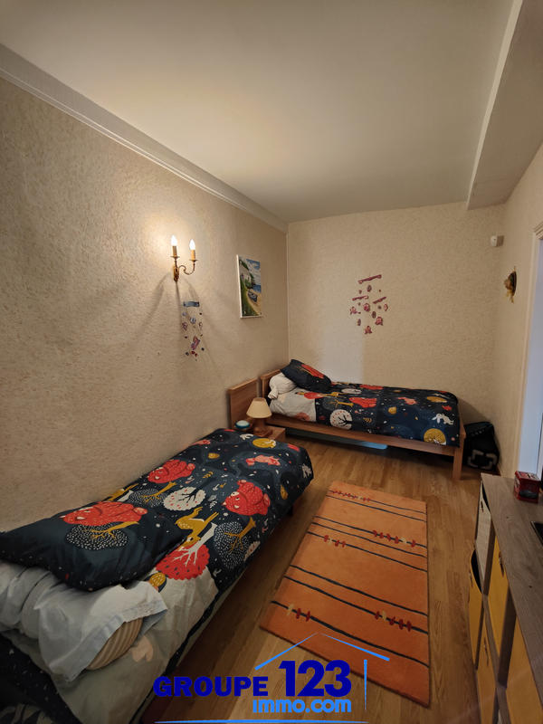 Maison - 205 m² - 9 pièces