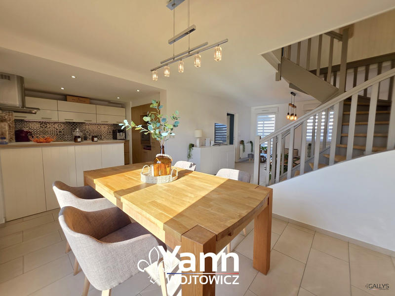 Maison - 97 m² - 5 pièces