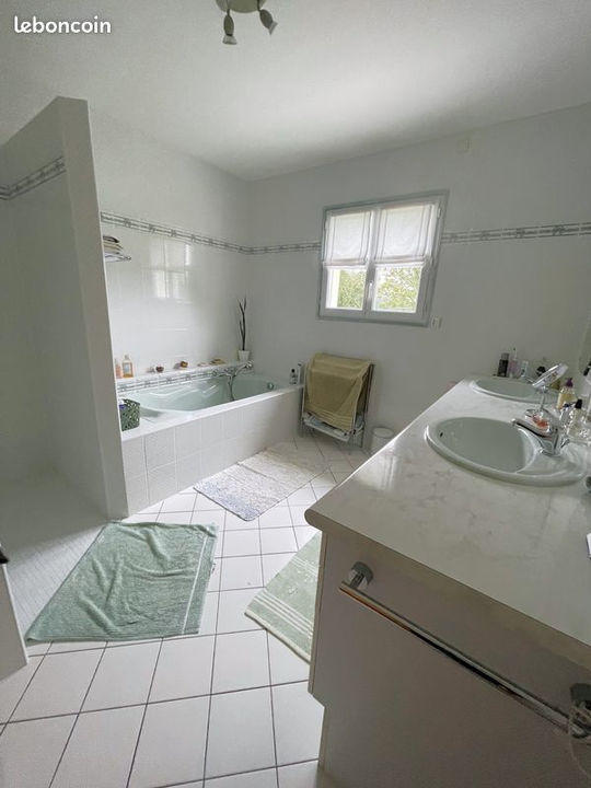 Maison - 221 m² - 8 pièces