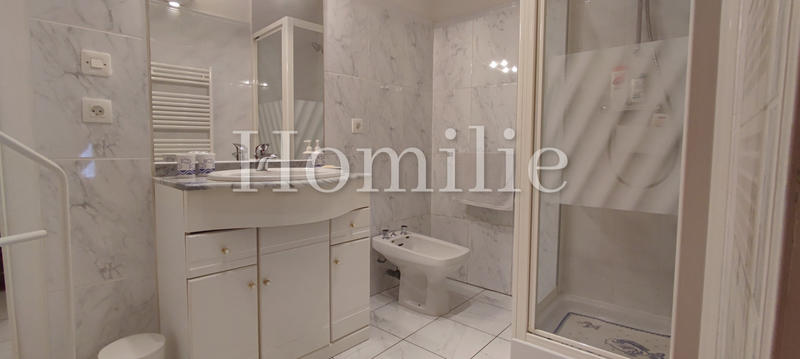 Maison - 386 m² - 9 pièces