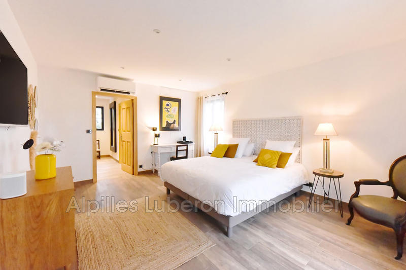 Propriété - 250 m² - 6 pièces