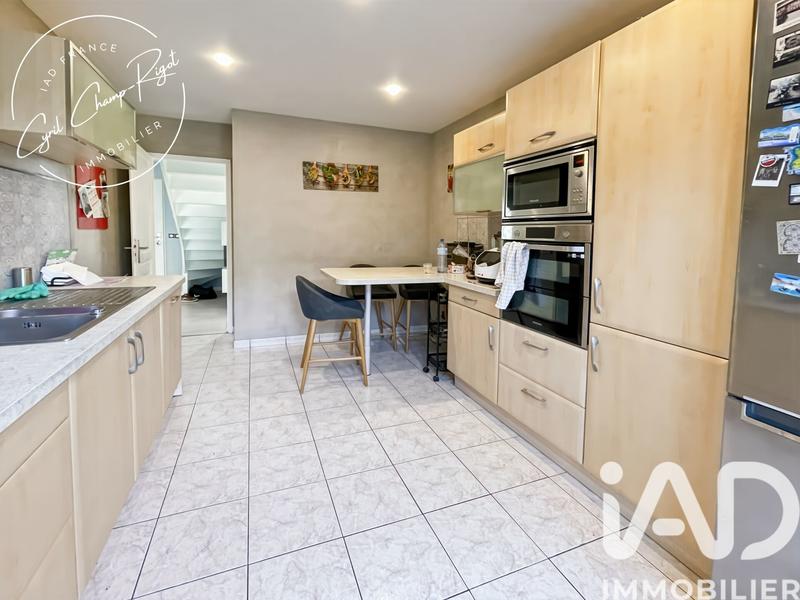 Maison - 180 m² - 8 pièces