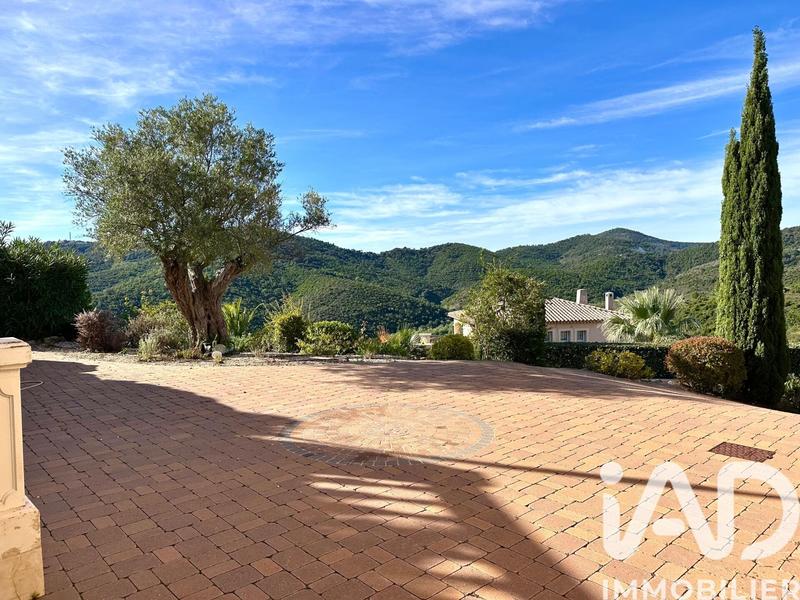 Maison - 159 m² - 6 pièces