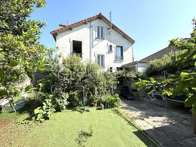 Maison - 160 m² - 8 pièces