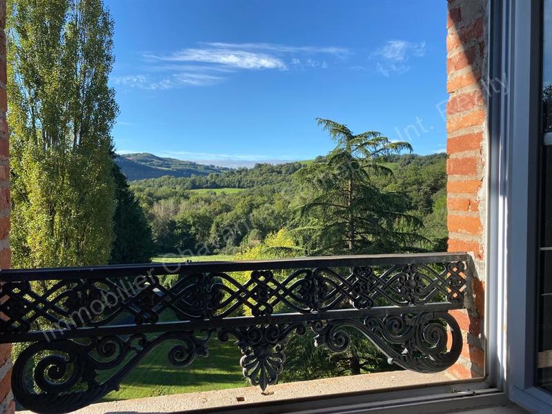 Maison - 552 m² - 11 pièces