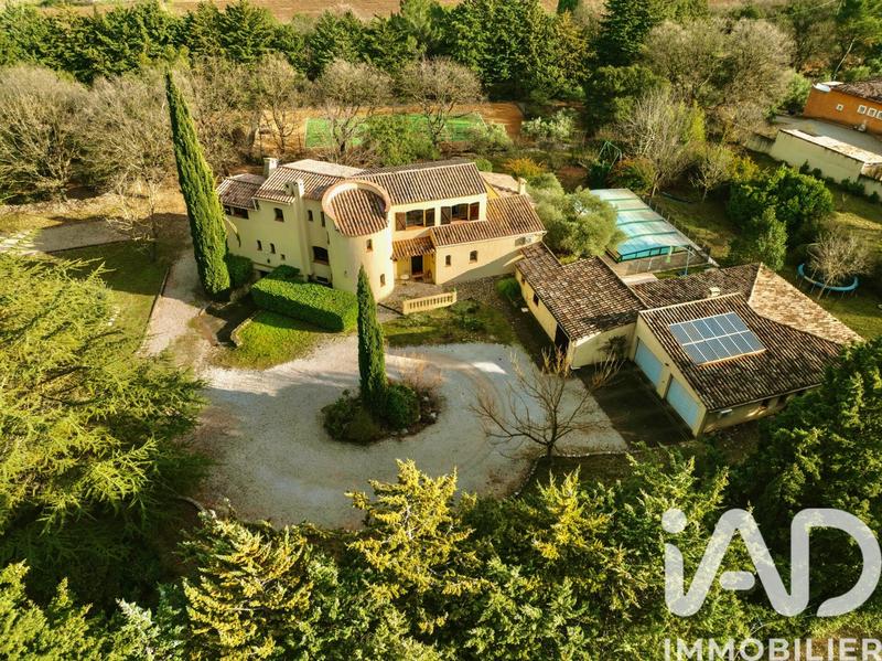 Maison - 270 m² - 10 pièces