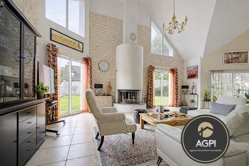 Maison - 221 m² - 8 pièces