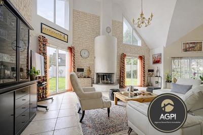 Maison - 221 m² - 8 pièces