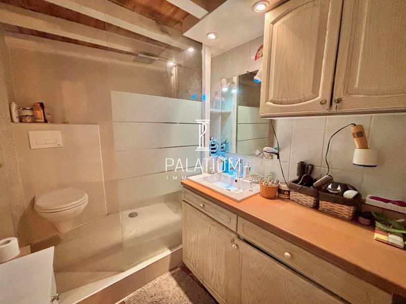 Appartement - 169 m² - 9 pièces