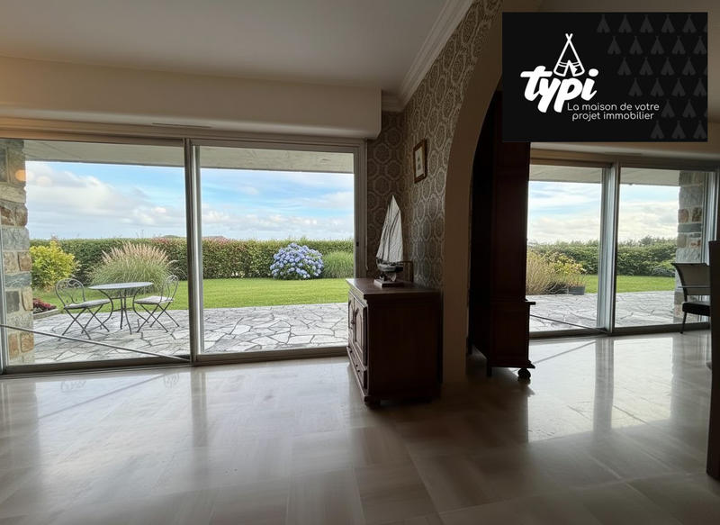 Maison - 220 m² - 10 pièces