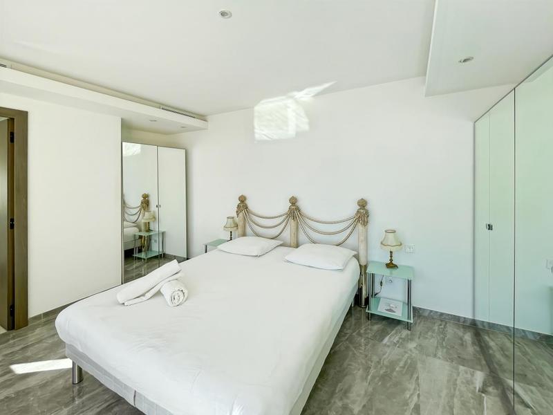 Maison - 372 m² - 7 pièces