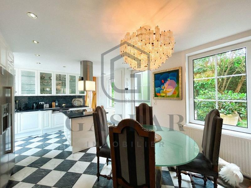 Château - 477 m² - 13 pièces