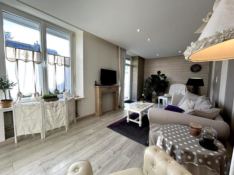 Appartement - 218 m² - 6 pièces