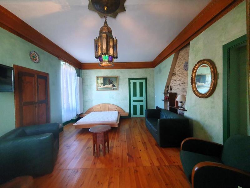 Propriété - 311 m² - 9 pièces