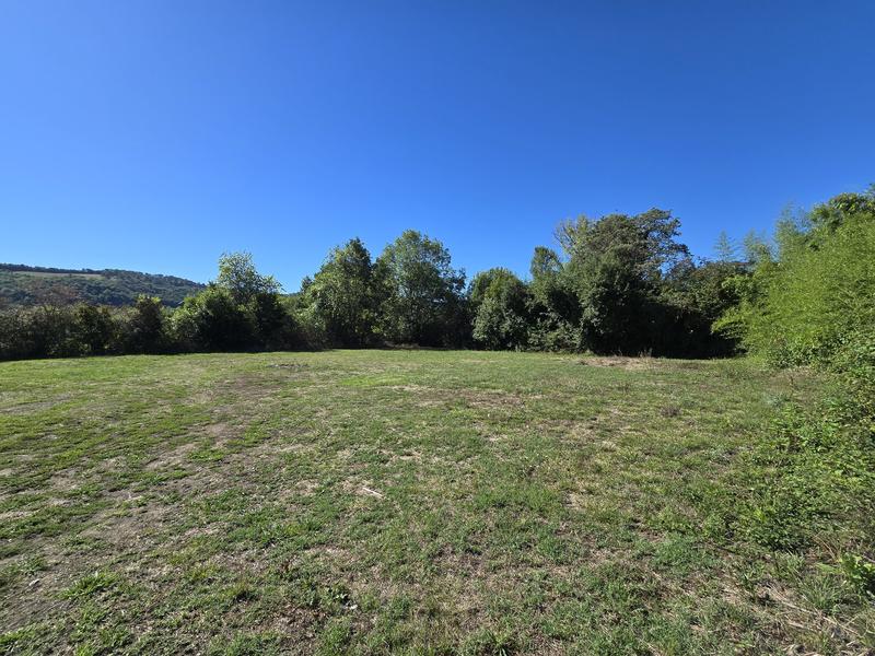 Terrain constructible - 1 355 m²