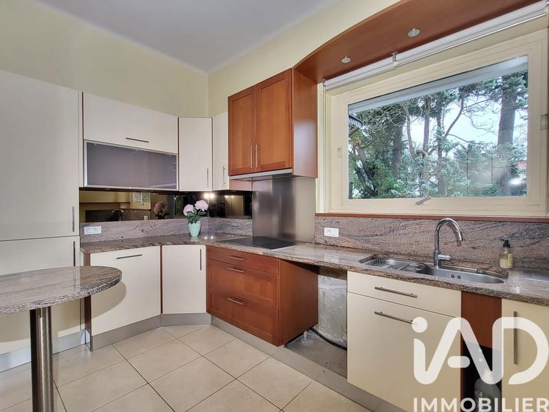 Maison - 259 m² - 12 pièces