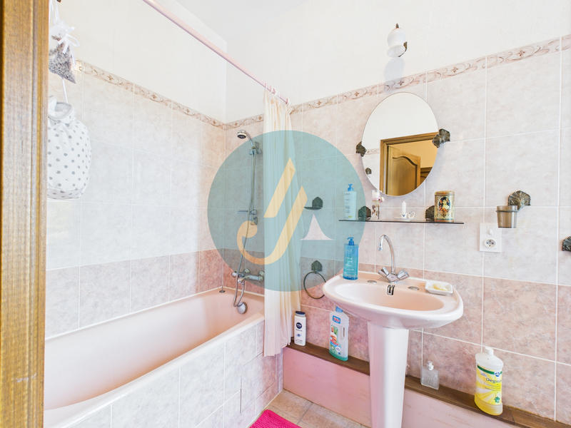 Maison - 169 m² - 7 pièces