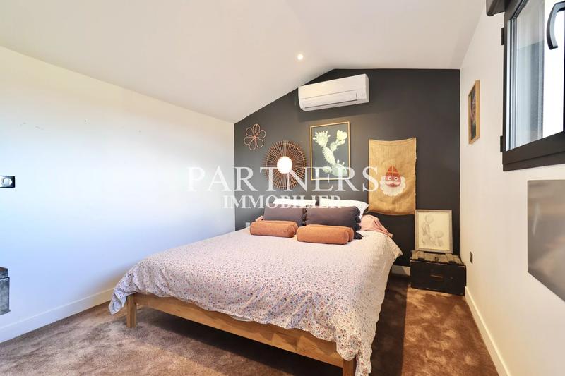 Maison - 220 m² - 7 pièces