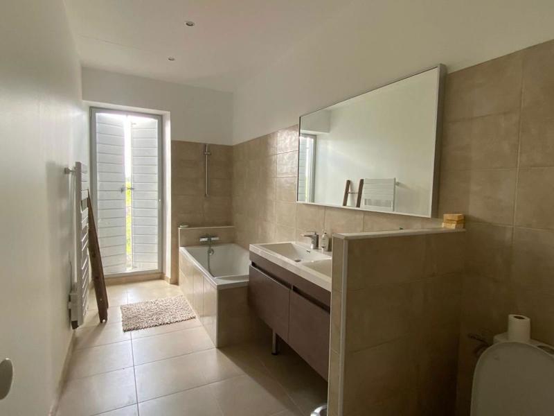 Maison - 240 m² - 8 pièces