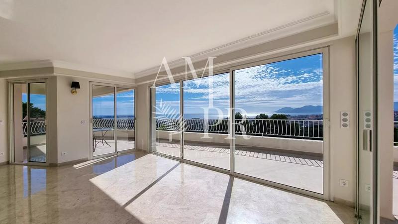 Villa - 239 m² - 6 pièces