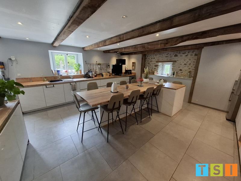 Maison - 264 m² - 8 pièces