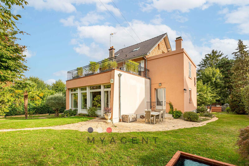 Maison - 300 m² - 15 pièces